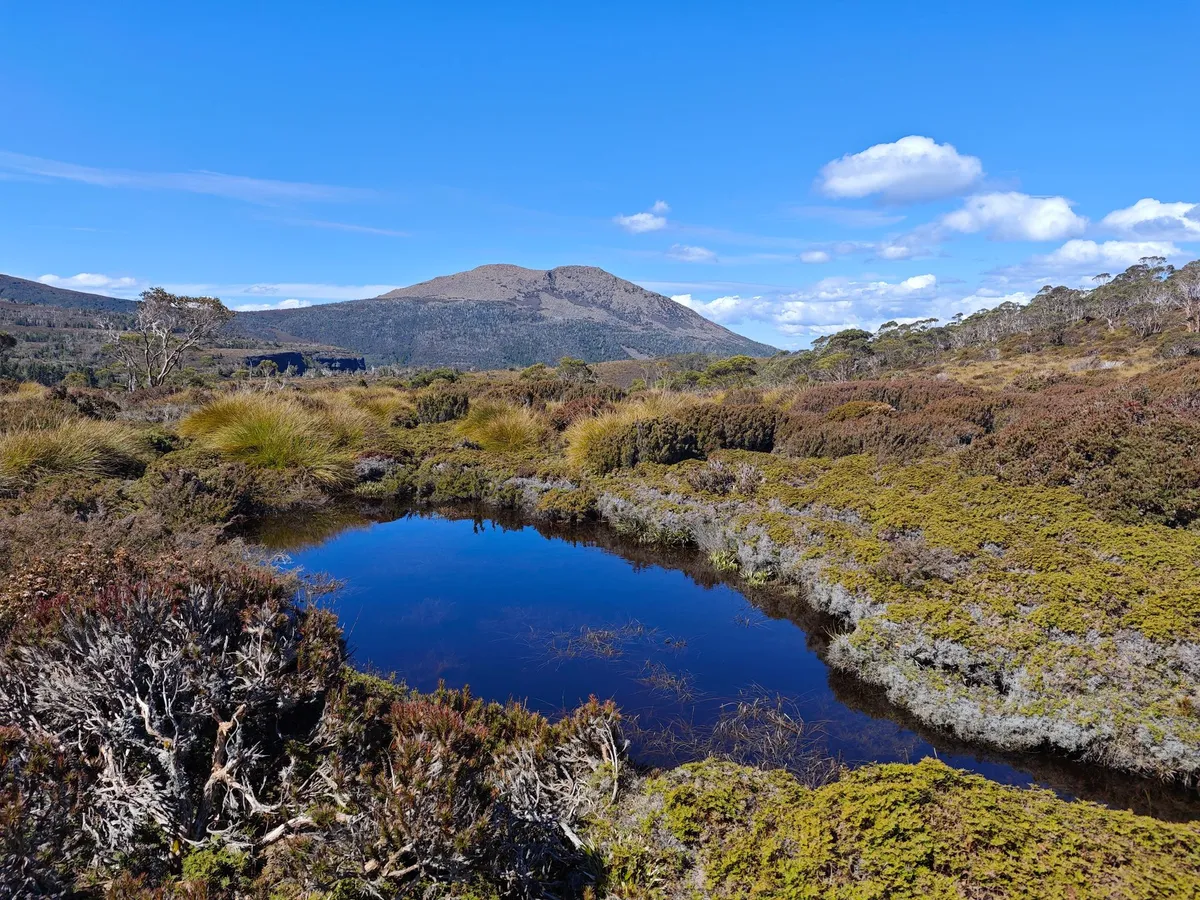 Petit lac et vue sur le Mont Emmett