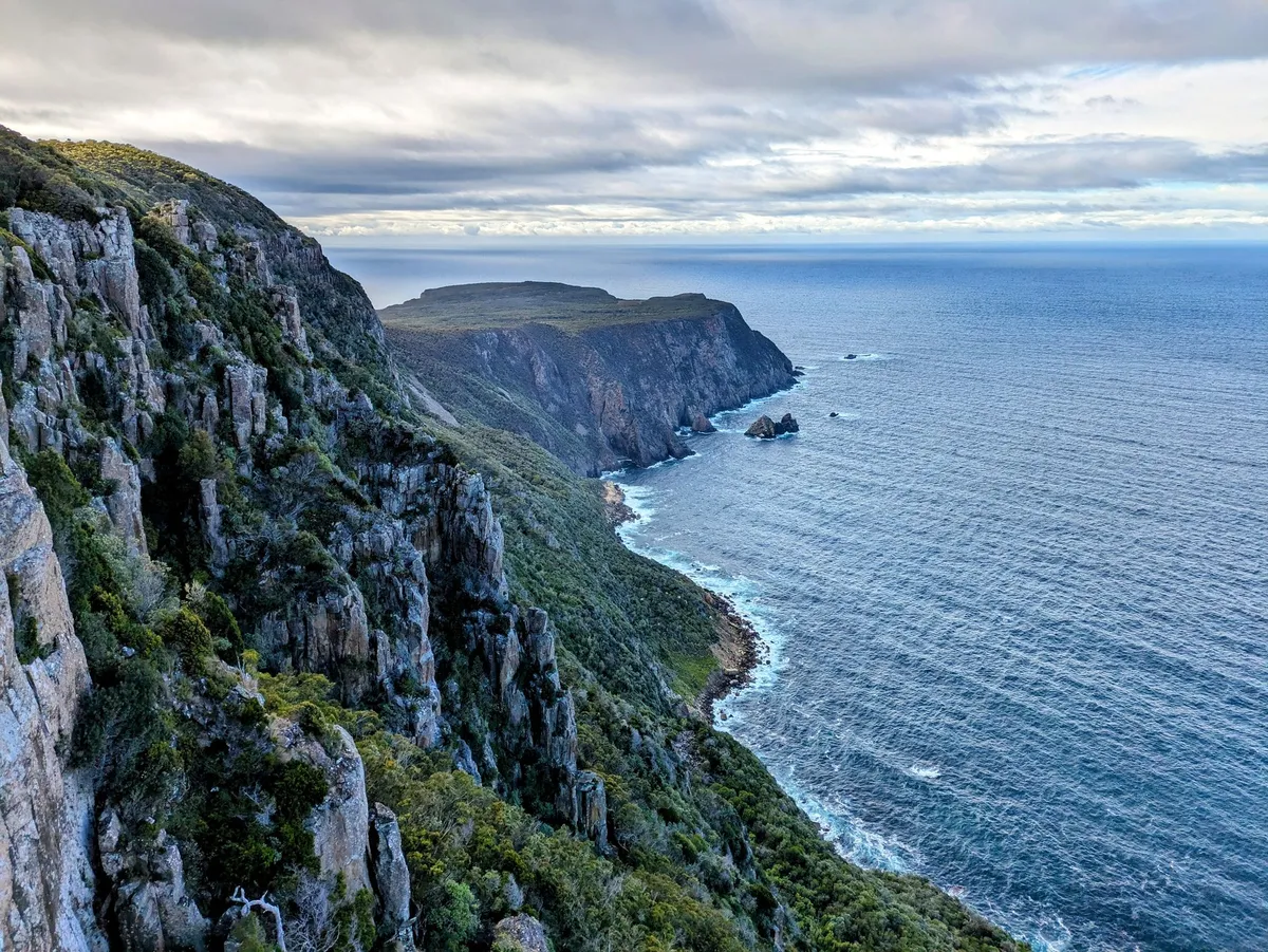 Vue sur le Cap Raoul depuis les falaises