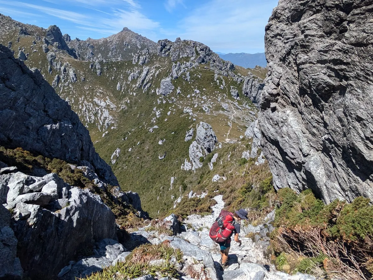Succession d'arêtes de montagne