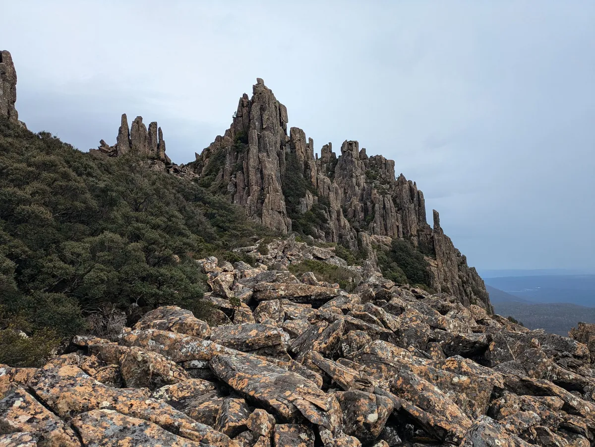 Champ de blocs rocheux et colonnes de Dolérite