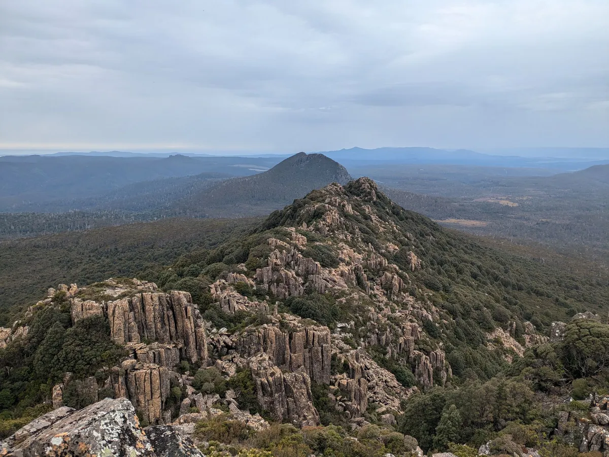 Crète de montagnes en Dolérite