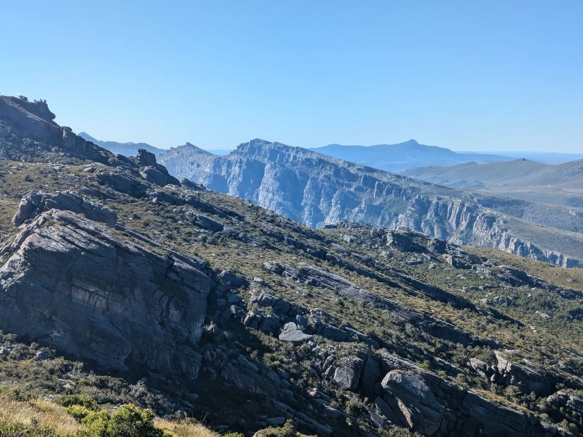 Paysage de montagnes en conglomérat