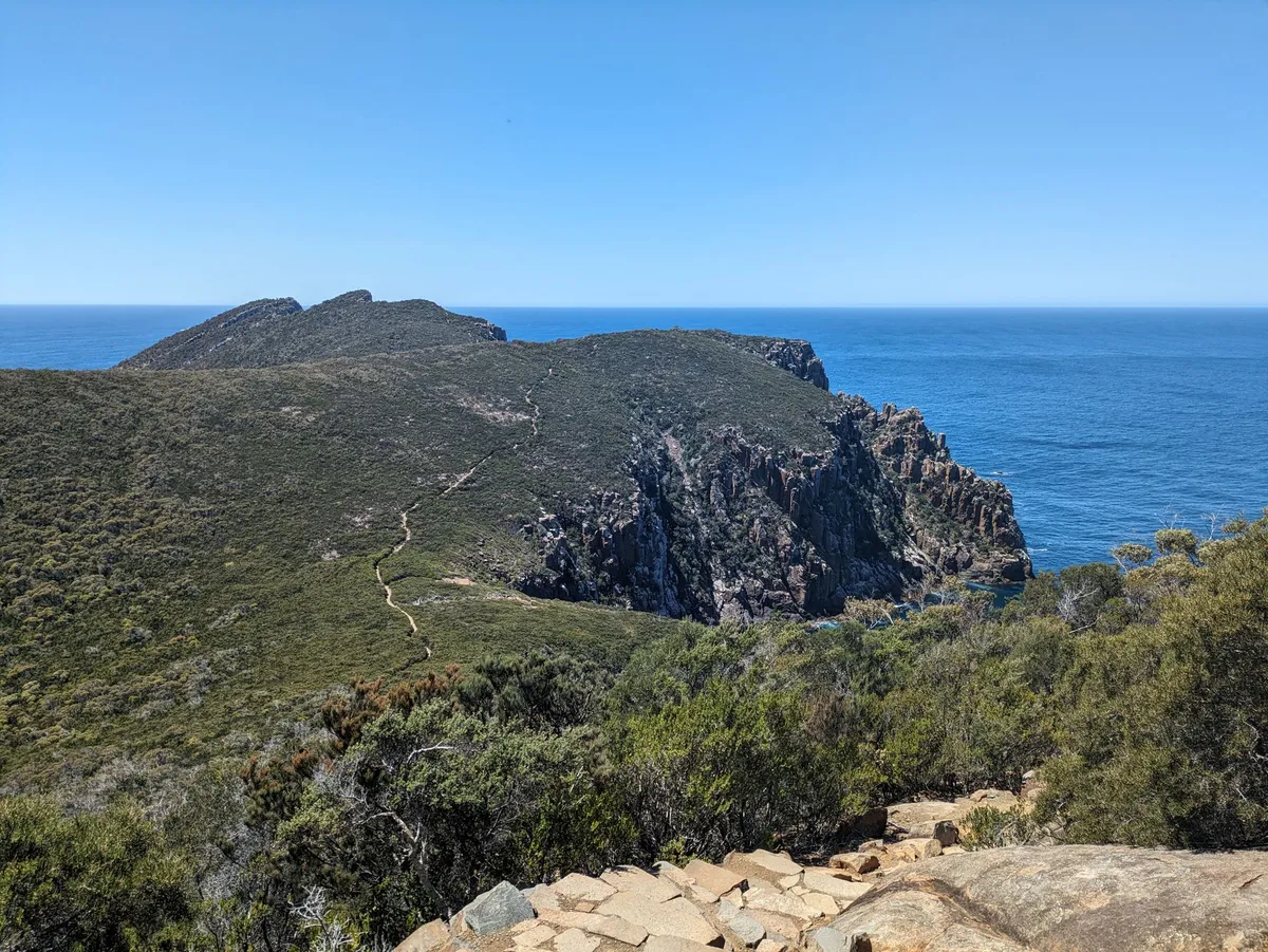 Marches allant vers le Cap Hauy