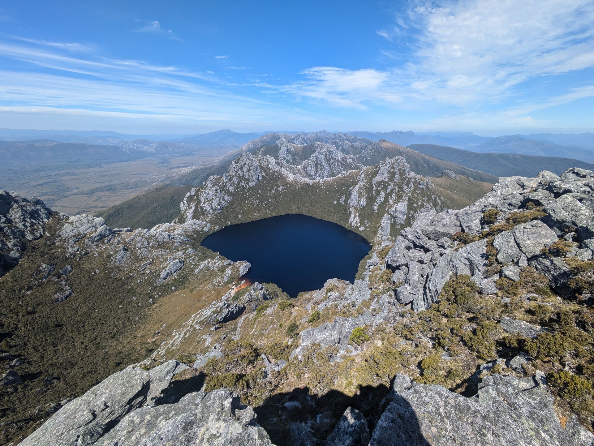 Au bout du parc national le plus isolé de la Tasmanie, le trek le plus difficile de l'île.